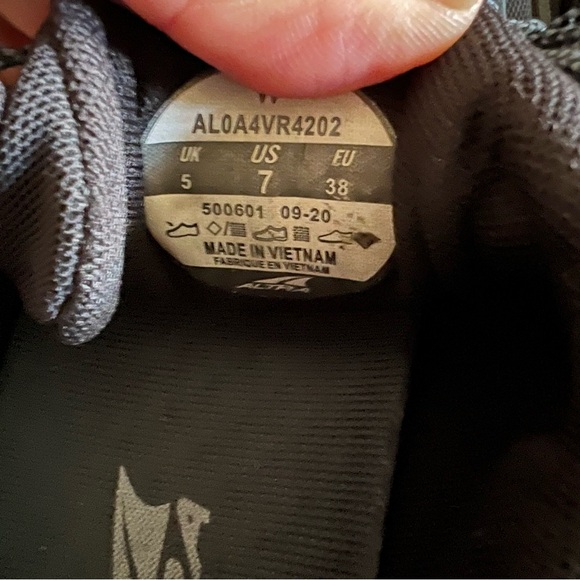 ALTRA Superior 4.5 Gaiter Trap Athletic Women's Size 7 Black/Blue ALOA4VR4202 - Picture 10 of 10